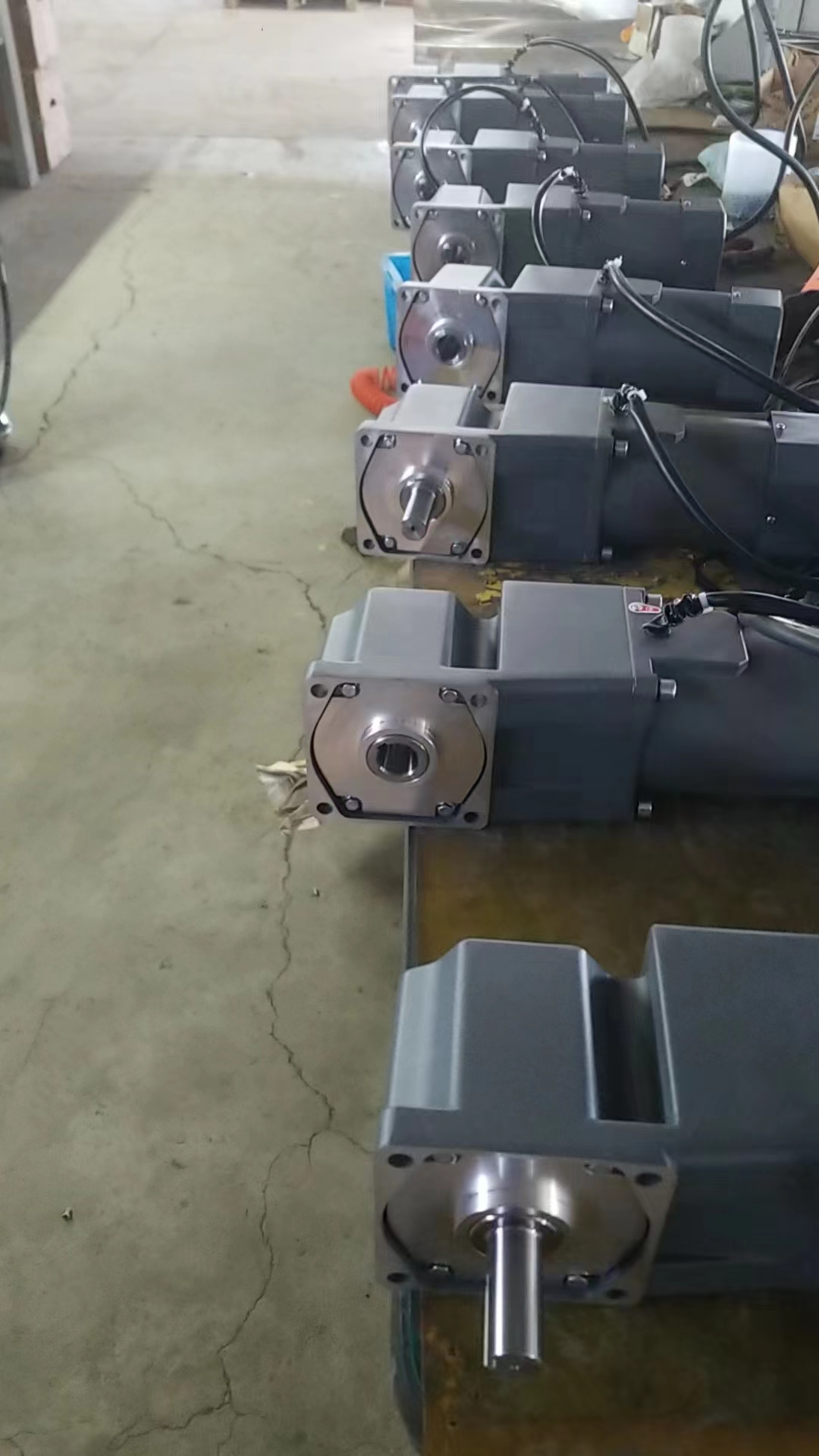 60W--200W Speed Reducer Spiral Bevel Right Angle Hollow Shaft 110V/220V AC Gear Motor With Speed Controller