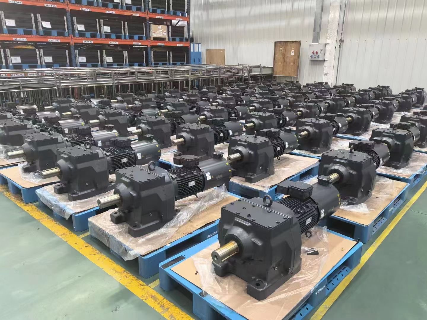 220V/230V/380V Helical AC Gear Motor High Torque Low RPM Vertical Brake ODM Customizable 1/2-3HP AC Electric Reducer Gear Motor