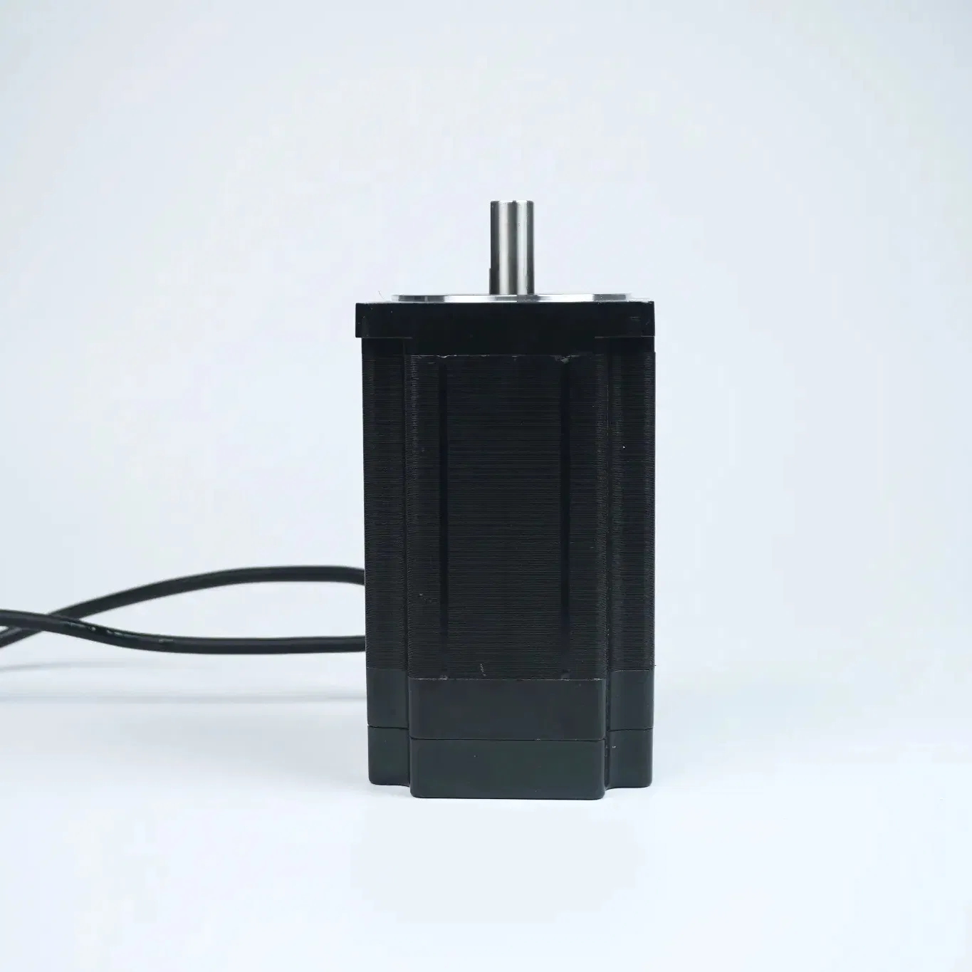 Low-Vibration High-Precision Hybrid Stepper Servo Motor for Embroidery Machines