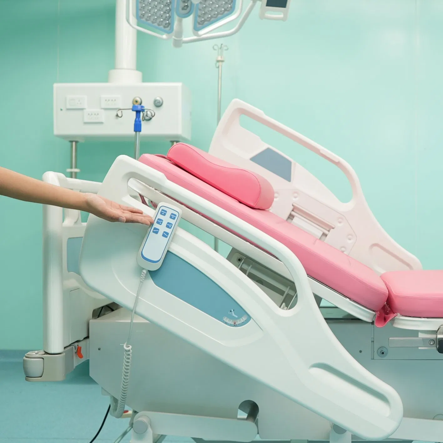 Electric Hospital Bed Manual Delivery Equipment for Gynecological Procedures Metal Furniture