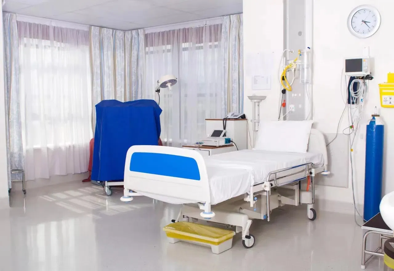 Heavy Duty Manual Nursing Bed for Bariatric Patients with Steel Panel
