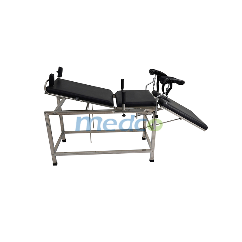 Medical Equipment Three Section Manual Delivery Table Gynecological Parturition Bed