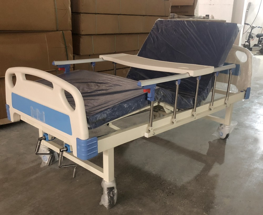 Heavy Duty Manual Nursing Bed for Bariatric Patients with Steel Panel