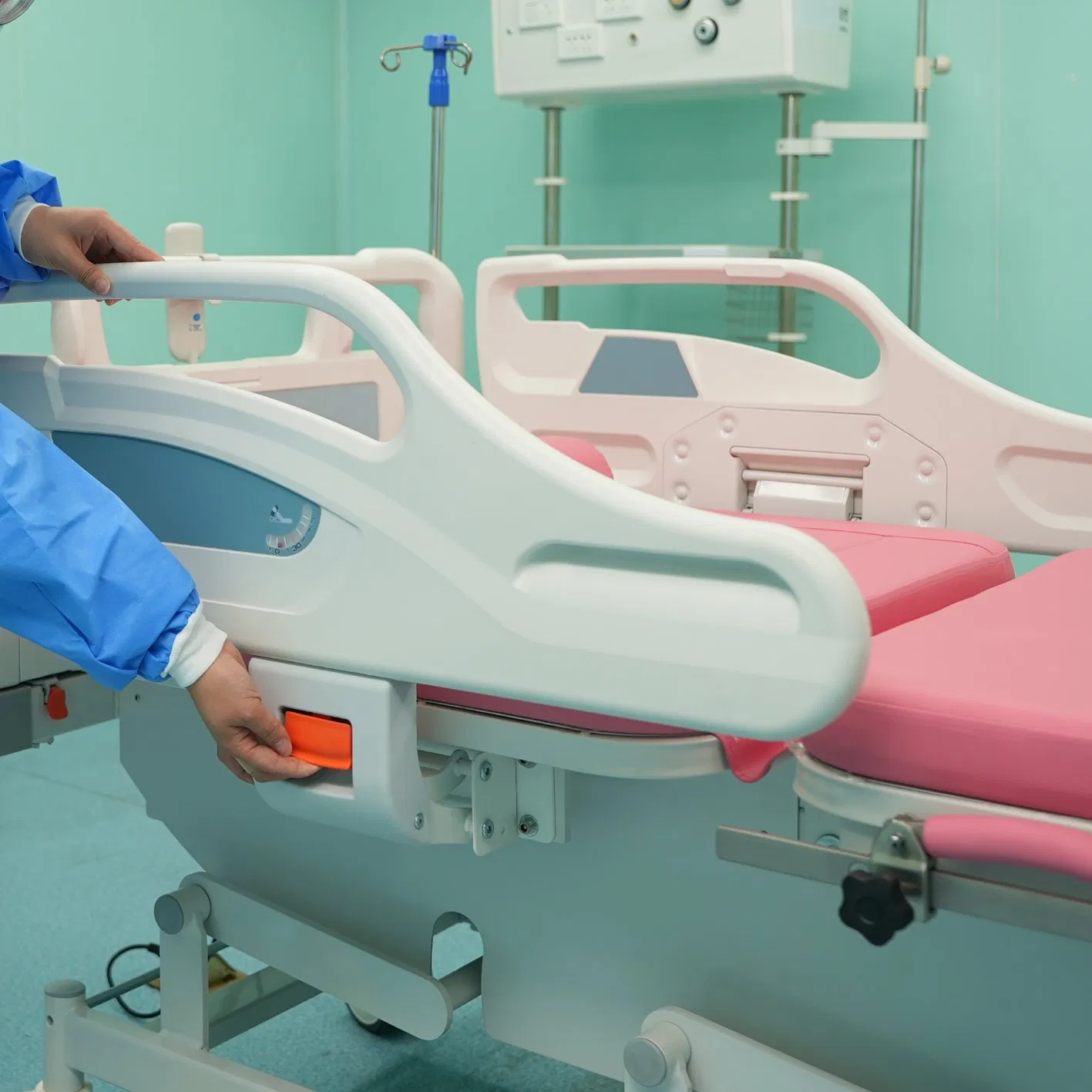 Electric Hospital Bed Manual Delivery Equipment for Gynecological Procedures Metal Furniture