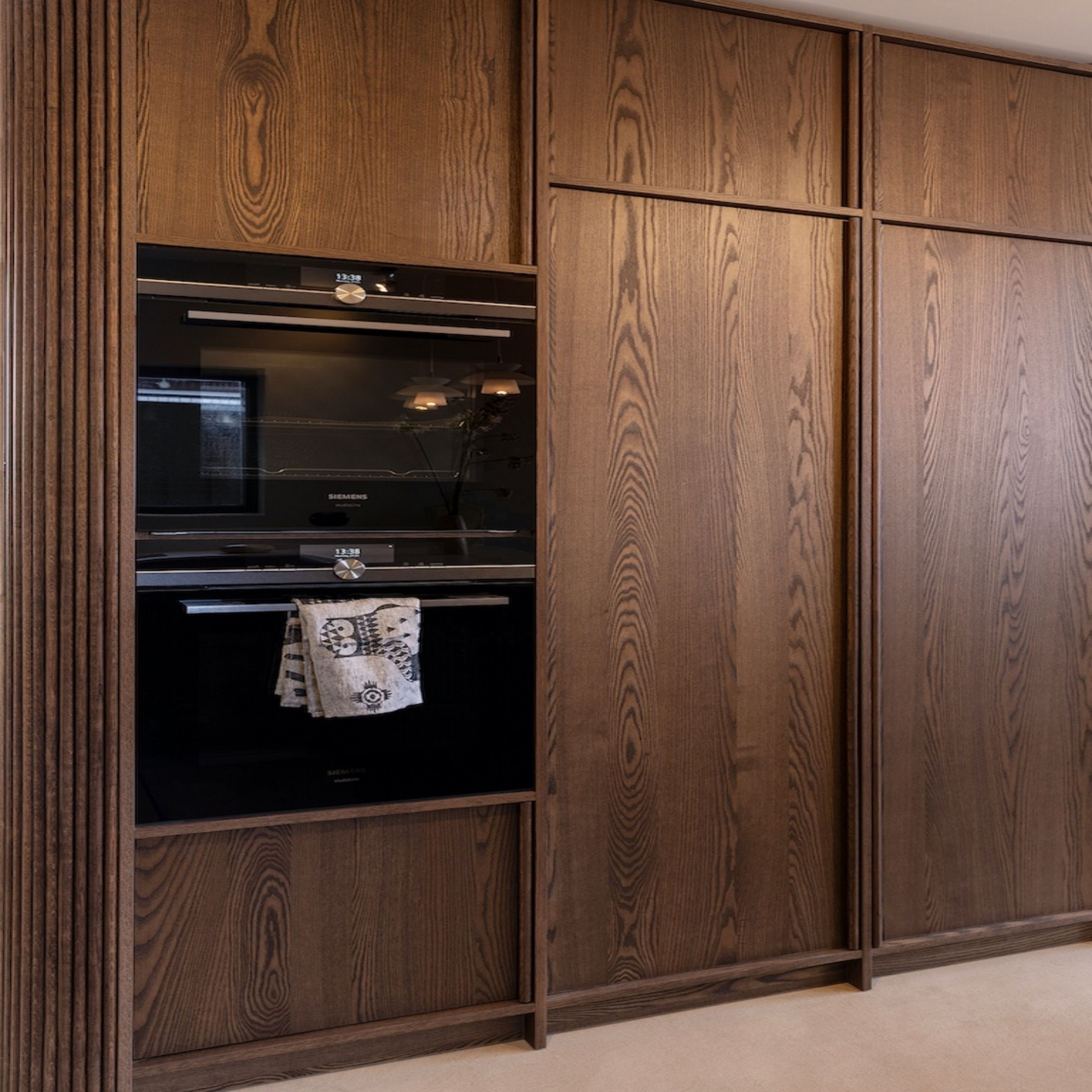 Artisan Cabinet Customization Dark Oak Wood Veneer Kitchen Doors Furniture Handle No Hardware Cabinet Design