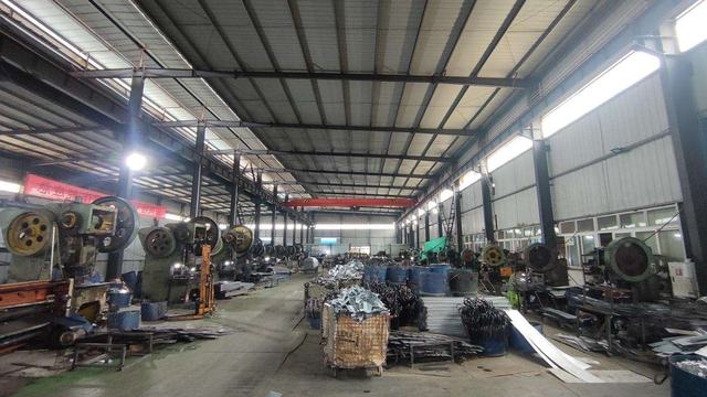 Quality control inspection process at Refa Tools furniture hardware factory