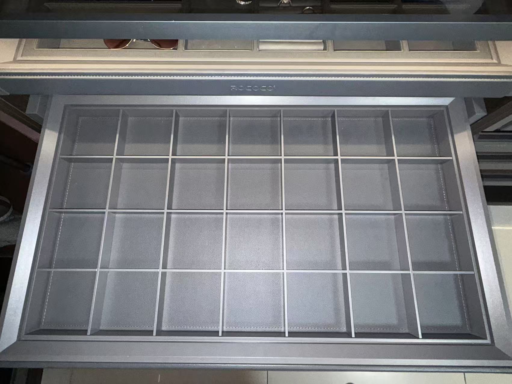 Wardrobe jewelry storage tray display 2