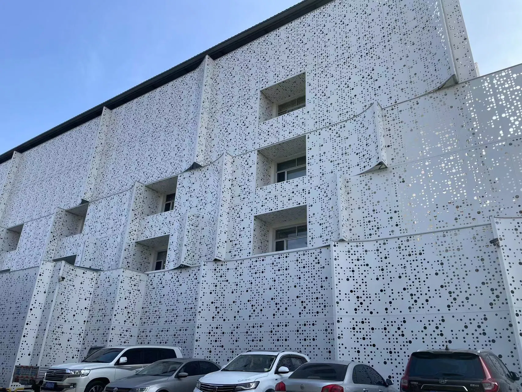 Metal Insulation Wall Cladding Aluminum Facade Perforated Panel Curtain Wall Facade System