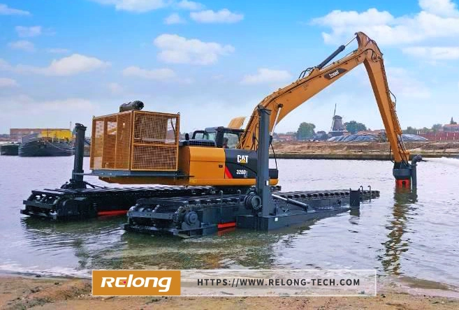 Wetland River Pond Dredging Mini or Large Swamp Buggy Marsh Floating Excavator Amphibious Excavator with Undercarriage Floating Pontoon and Long Reach Boom
