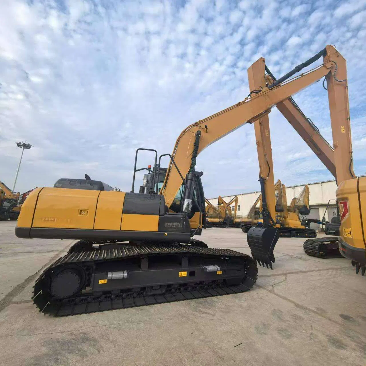 Crawler Excavator Xe215cll with Long Reach Boom Core Components Discount