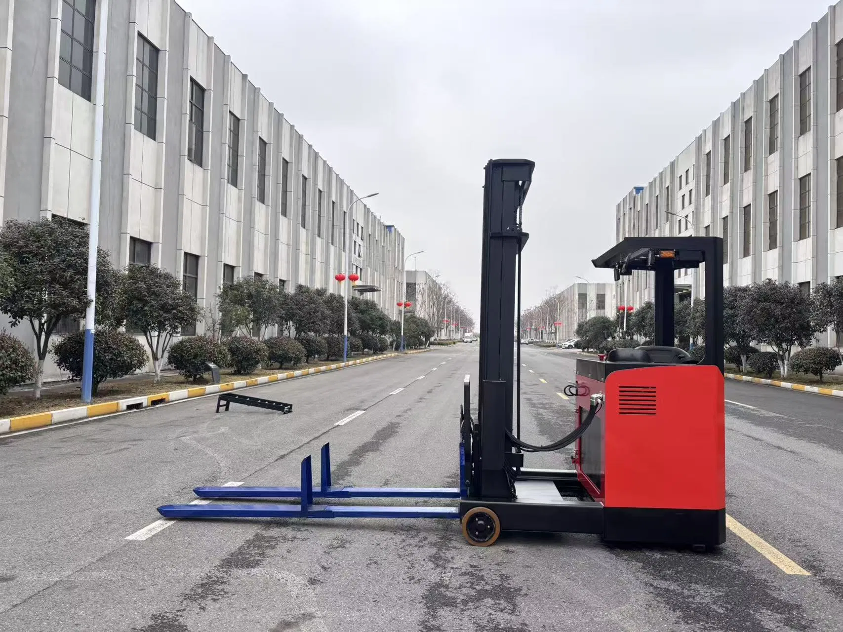 Telescopic Fork Reach Truck with Long Fork