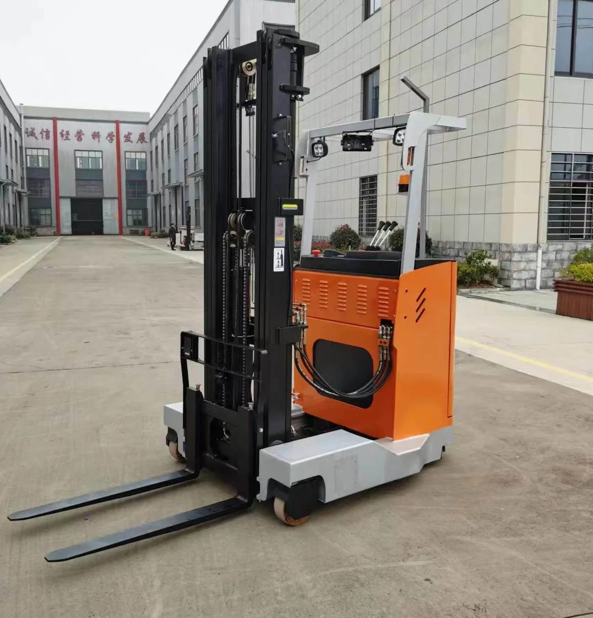 Multidirectional Sideloader Forklift 4WD Electric Forklift Diesel Forklift Rough Terrain Mini Forklift 3-Wheel Chassis Side Loaders with 4-Way Steering