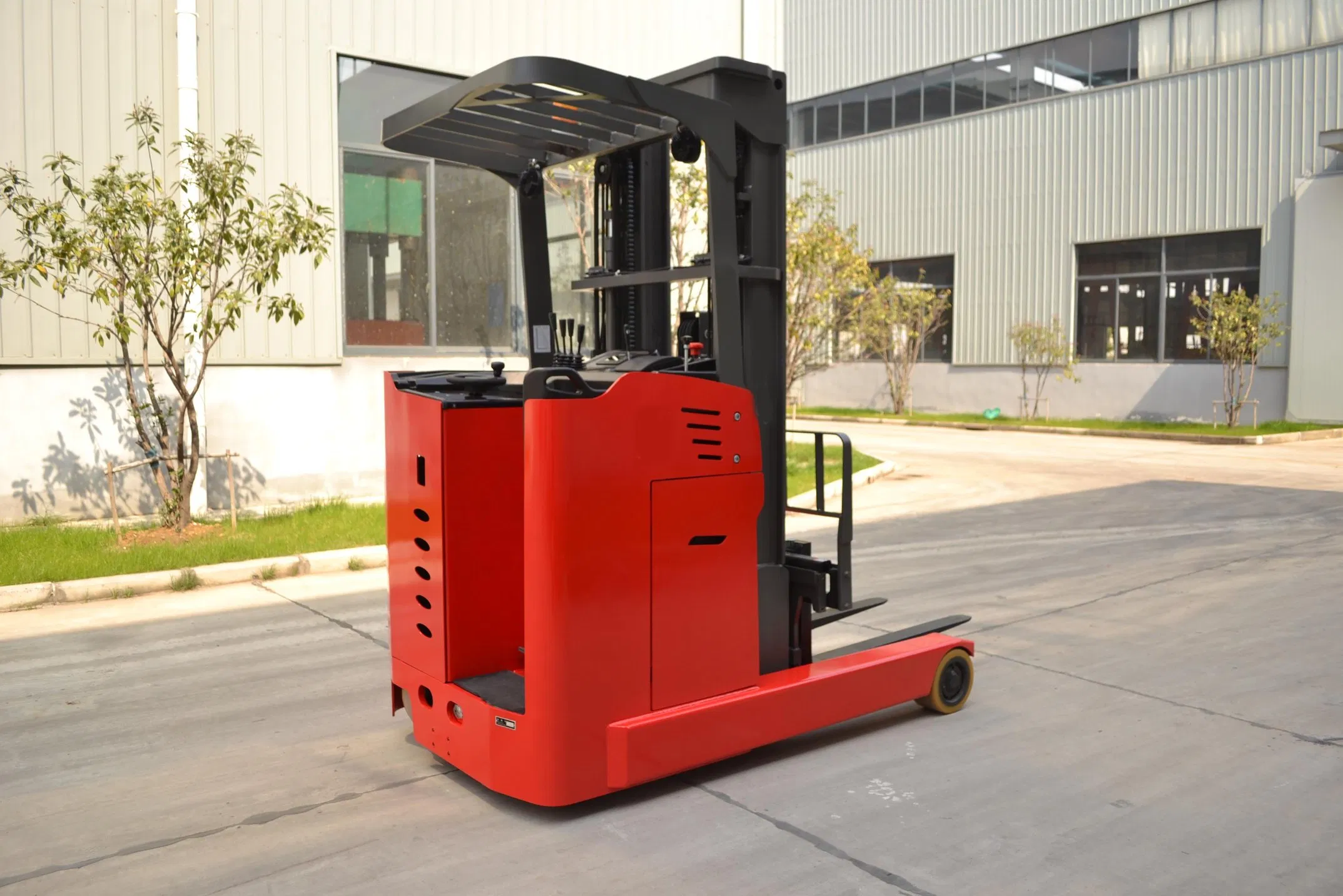 European Standard Electric Reach Truck for Warehouse