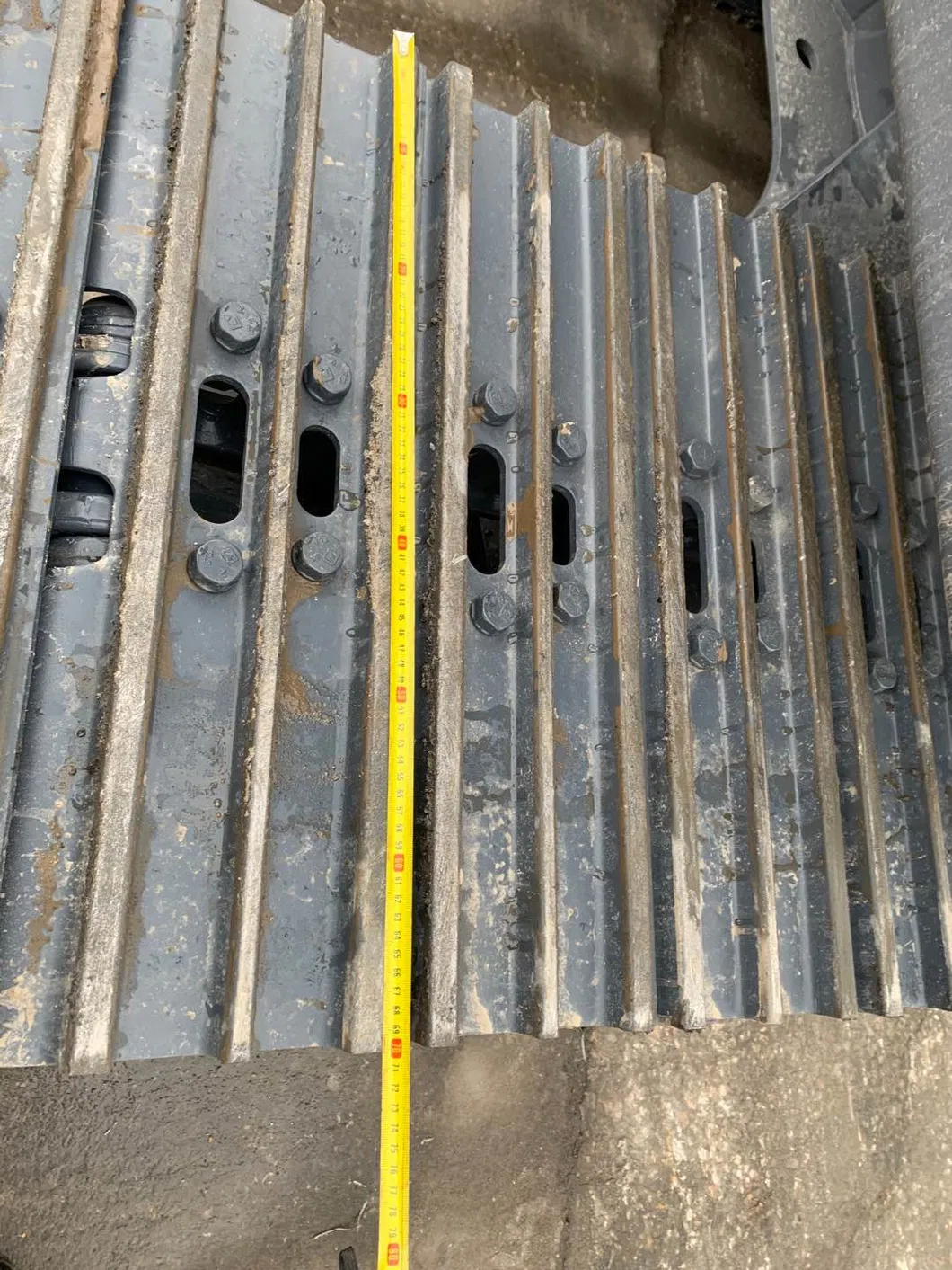 XE215DLL Chassis Detail