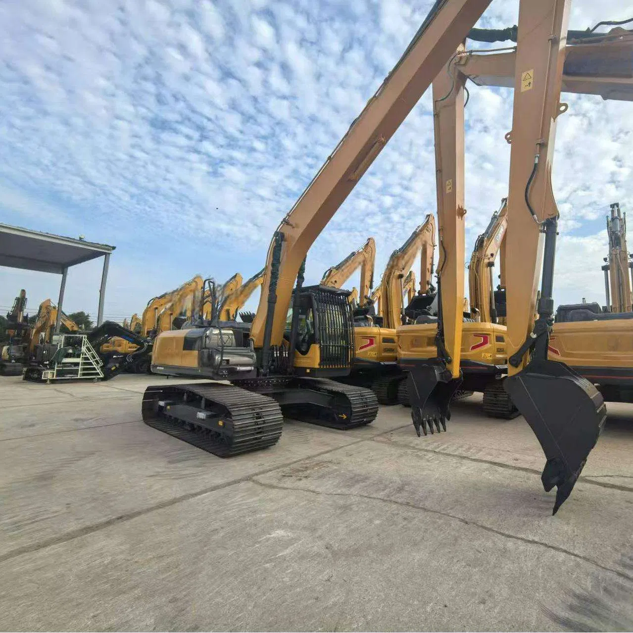Crawler Excavator Xe215cll with Long Reach Boom Core Components Discount