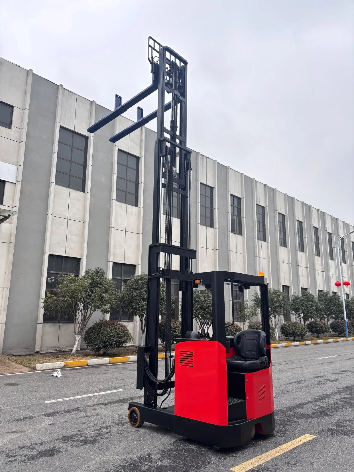 Telescopic Fork Reach Truck with Long Fork