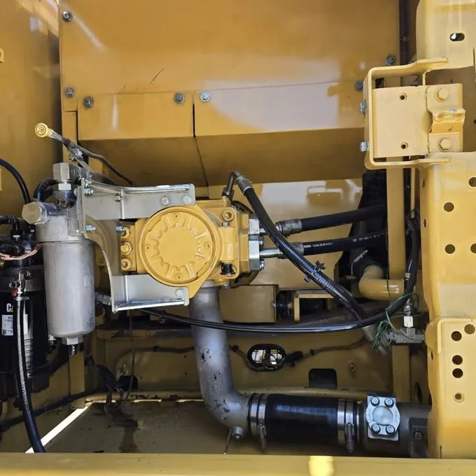 Caterpillar 330D2L View 4