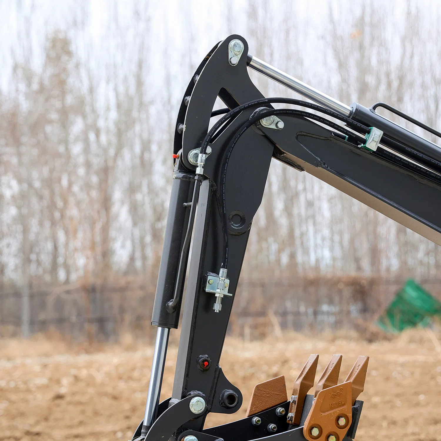 Low Emission Euro5 Standard Advanced Diesel Engine Hydraulic Operation 1.8 Ton Mini Excavator for Indoor Demolition Work