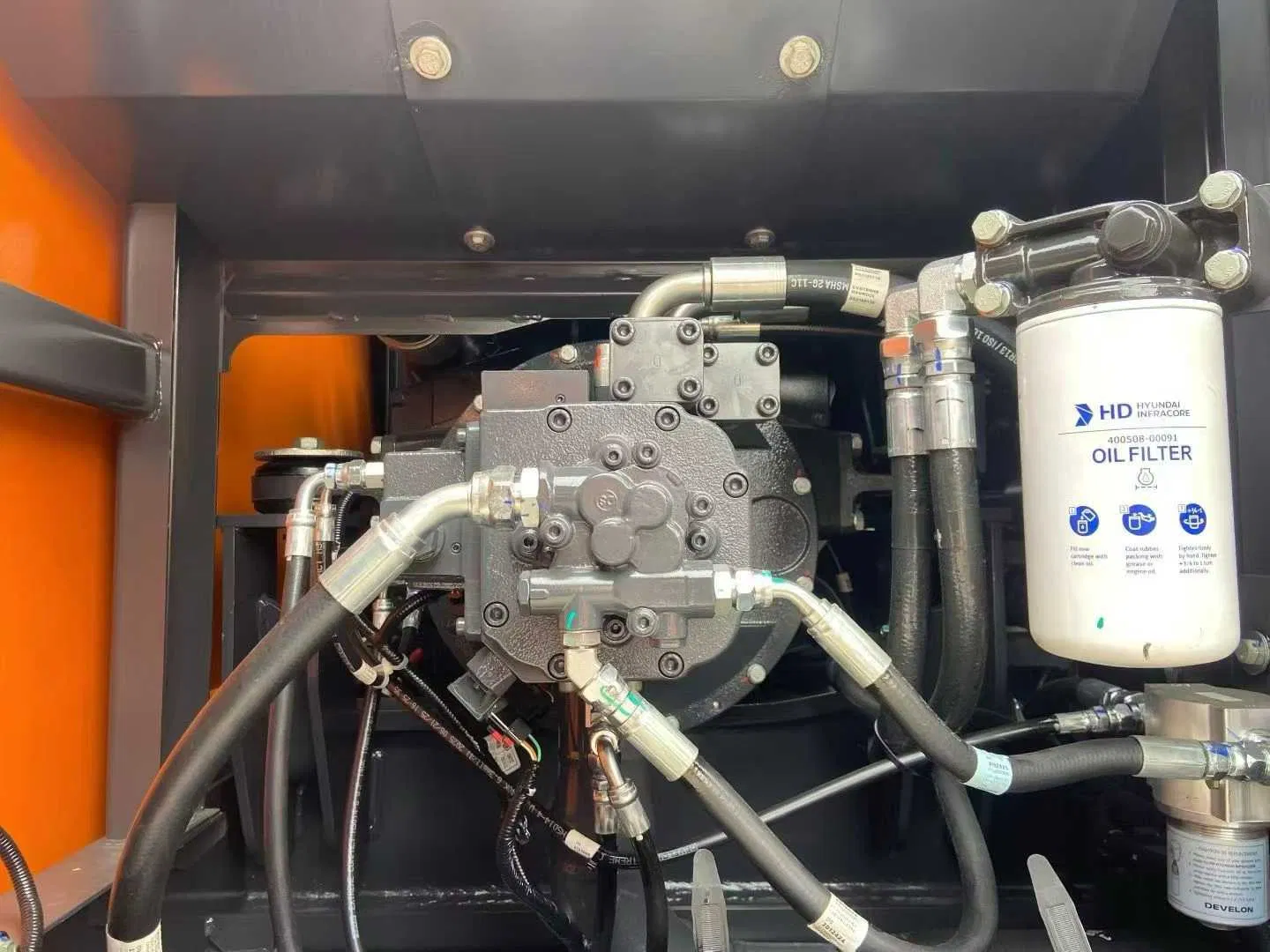 Budget-Friendly Reliable Medium-Sized Excavator with Easy Maneuverability for Small-Scale Demolition