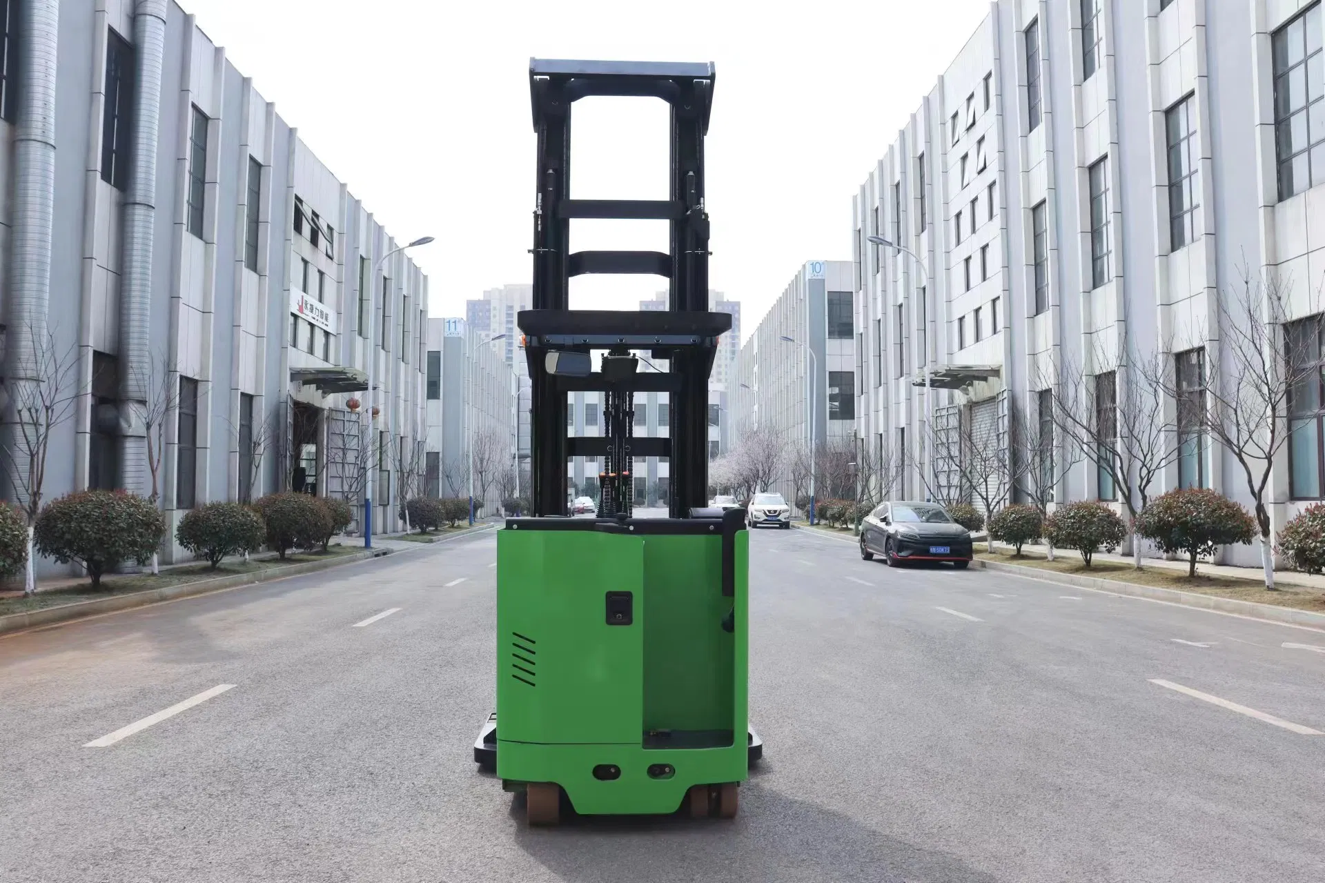 China Gp 1t Full Electric Reach Truck Lifting Height 6000mm 2-Stage Mast (Stand-on)