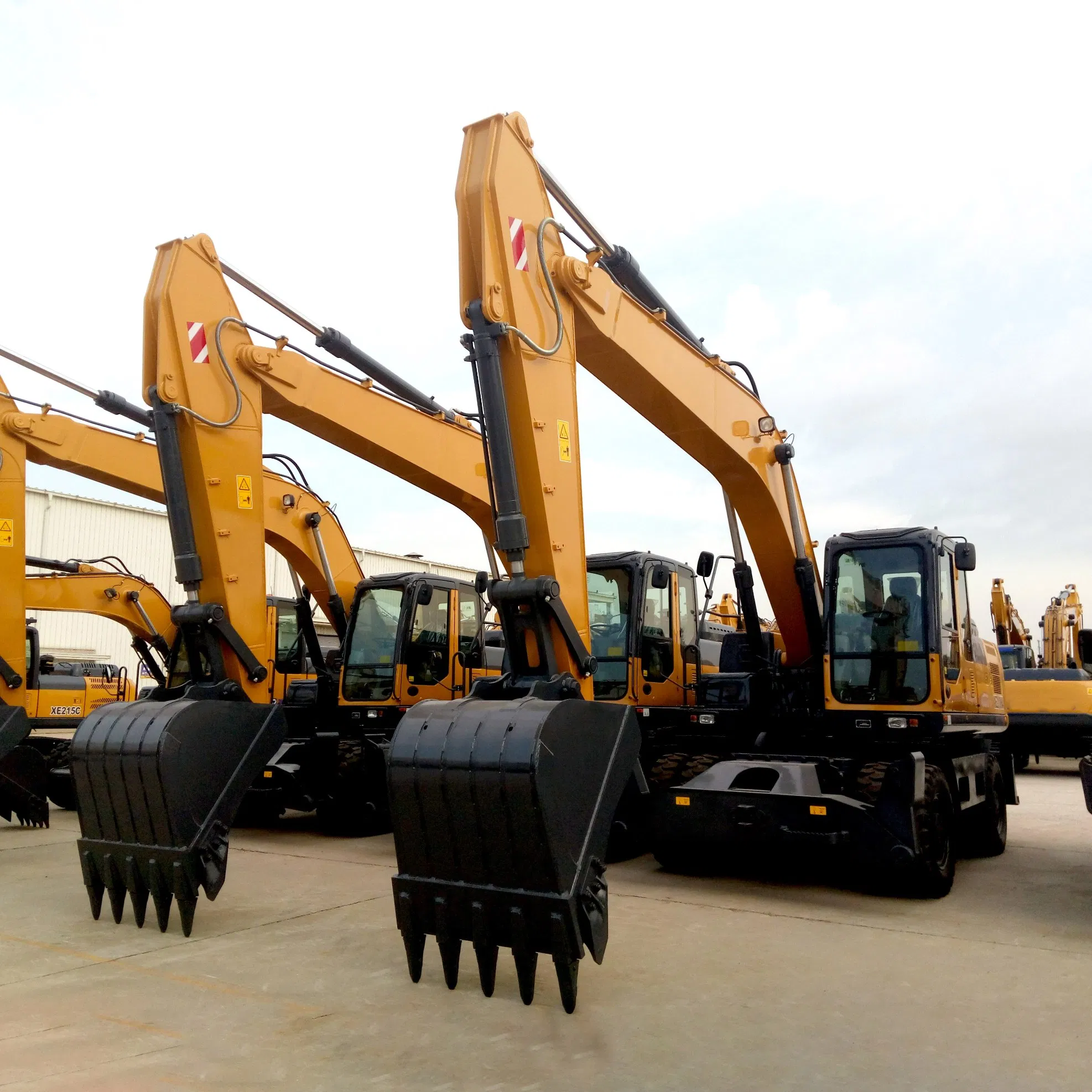 Xe210wd 21 Ton Wheel Excavator with 0.9m³ Long Reach Hydraulic Boom