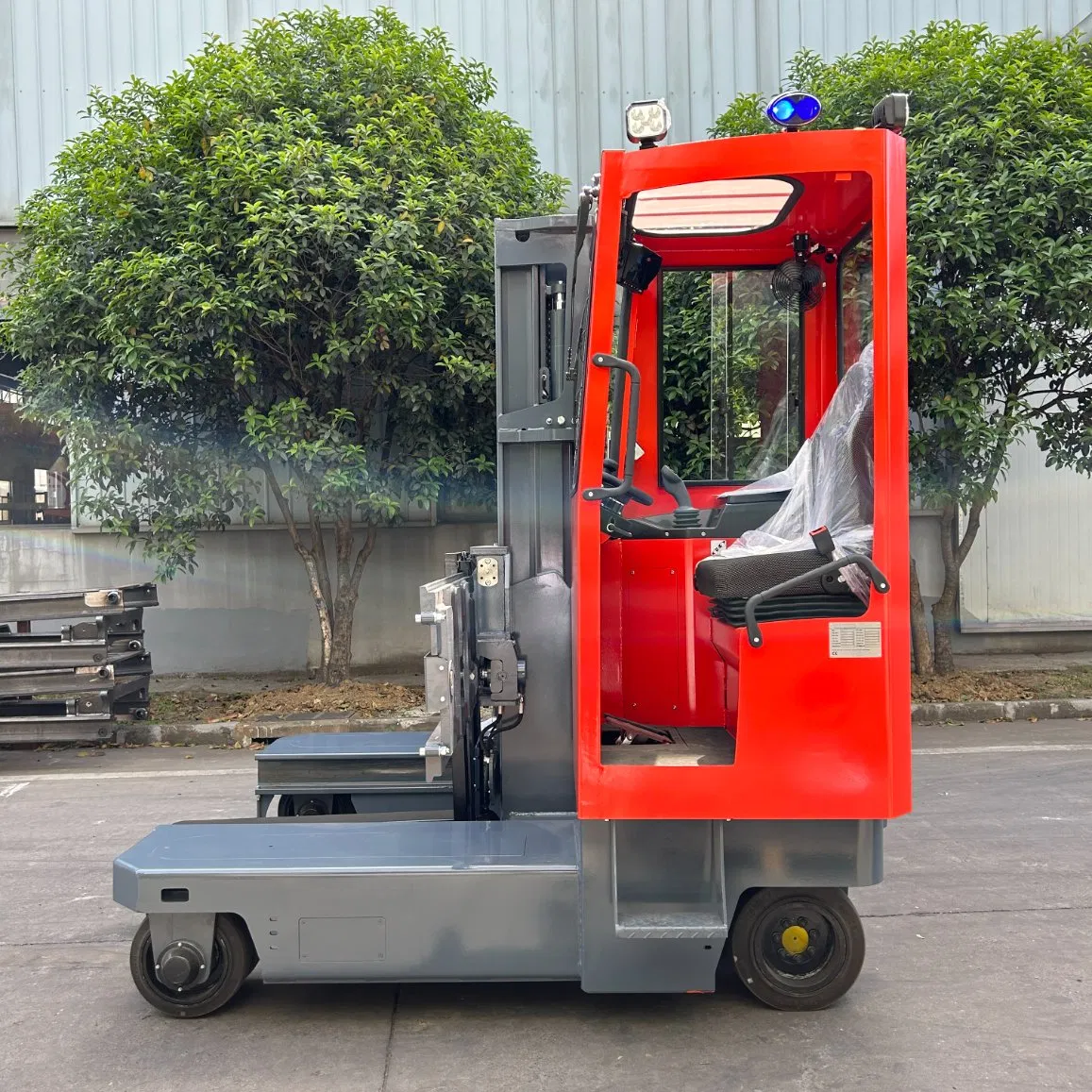 Indoor and Outdoor Multi-Directional Counterbalance Reach Forklift Multidirectional Sideloader Electric Forklift