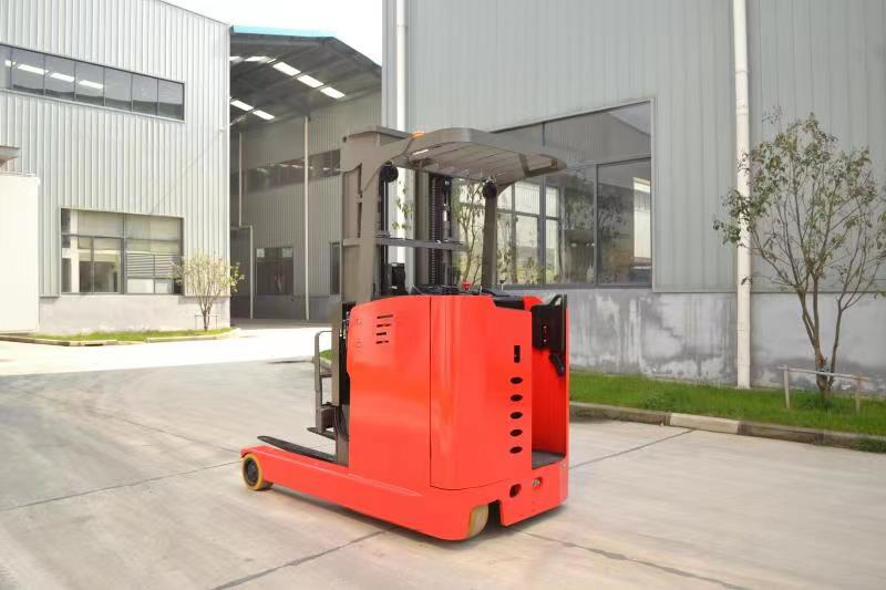 European Standard Electric Reach Truck for Warehouse