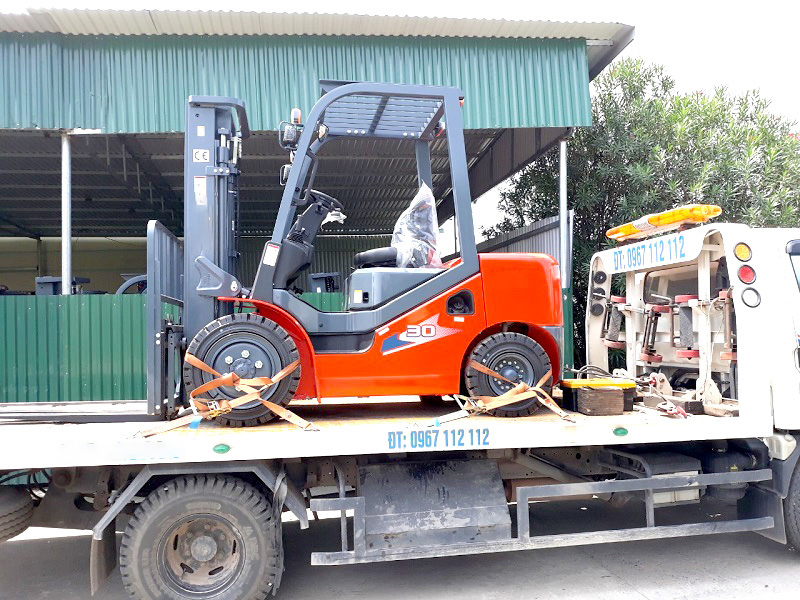 China New 3 Ton Stationary Sideloader Forklift Slippers Forklift Dimensions Cpcd30 for Sale