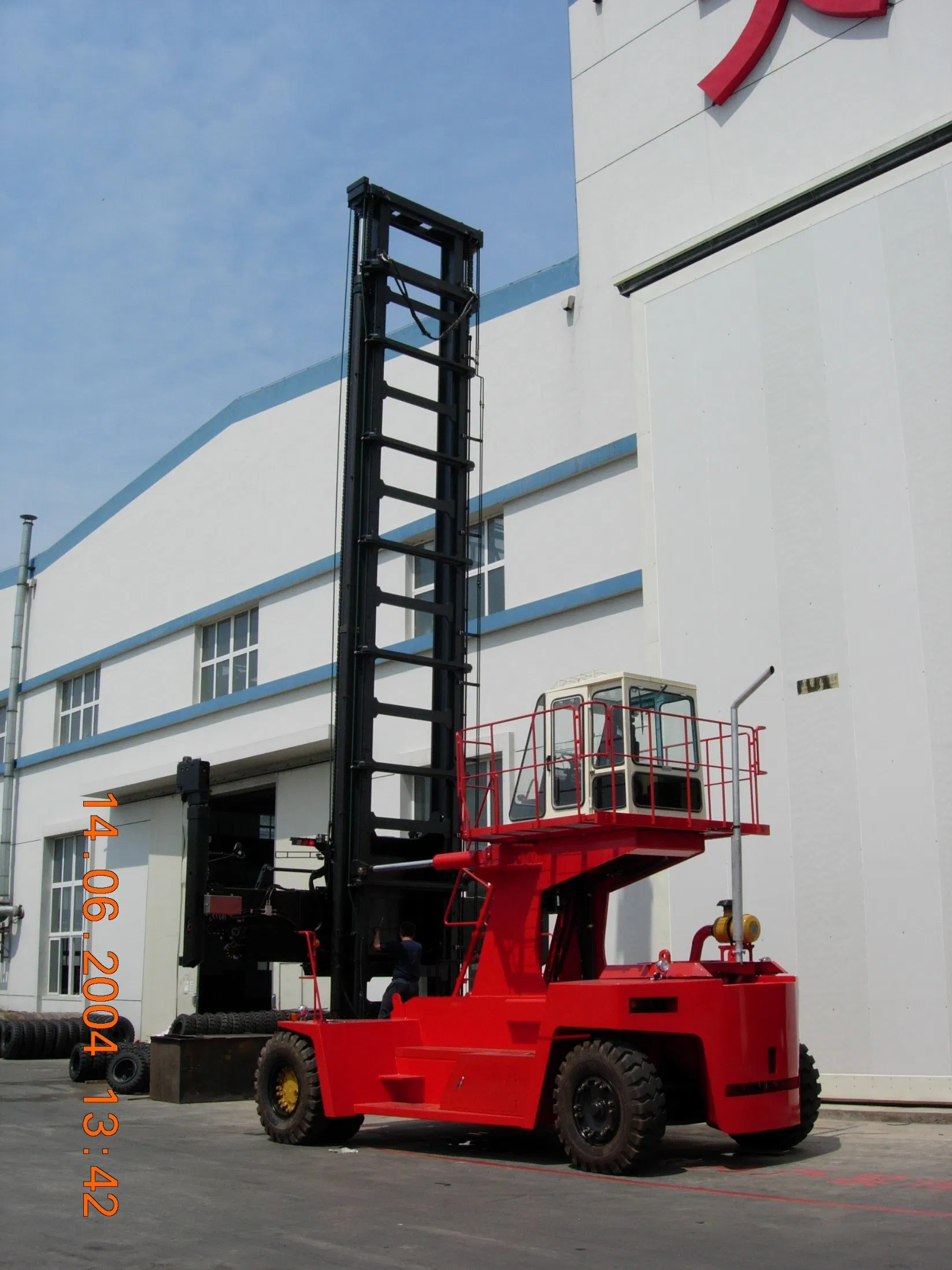 8 Layer Empty Container Handler