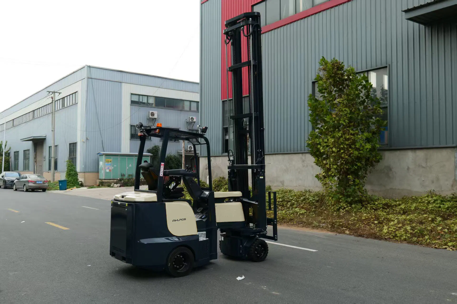 Narrow Aisle Forklift 8000 mm Lifting Height 1.5 Ton 2 Ton 2.5 Ton 3 Ton Vna Forklift Truck with 3 Free Mast