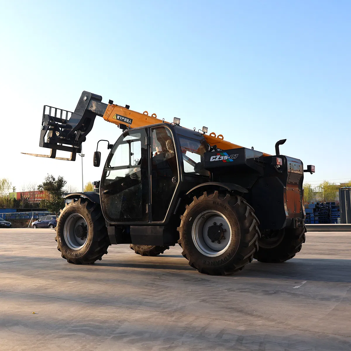 Heavy-Duty 4.5 Ton Telehandler Forklift for Agriculture and Warehousing