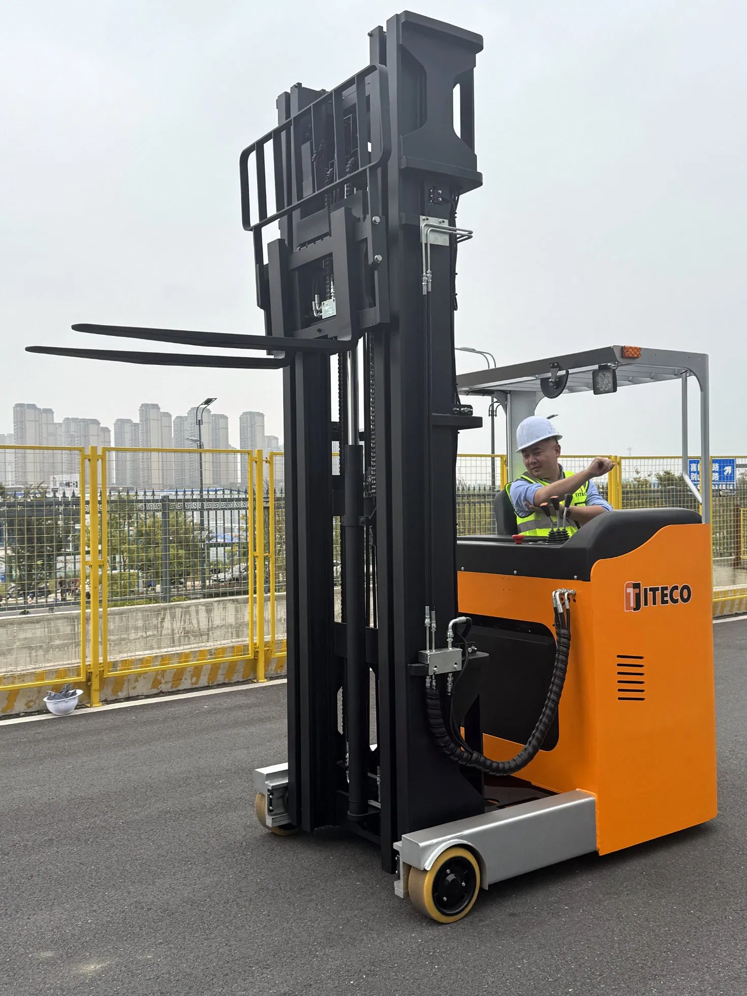 Titeco 1.5ton-3ton Reach Forklift Truck 3m-13.5m Lifting Height 48V Curtis Controller Li-ion Battery Pallet Stacker Order Picker Sideloader Reach Truck Forklift