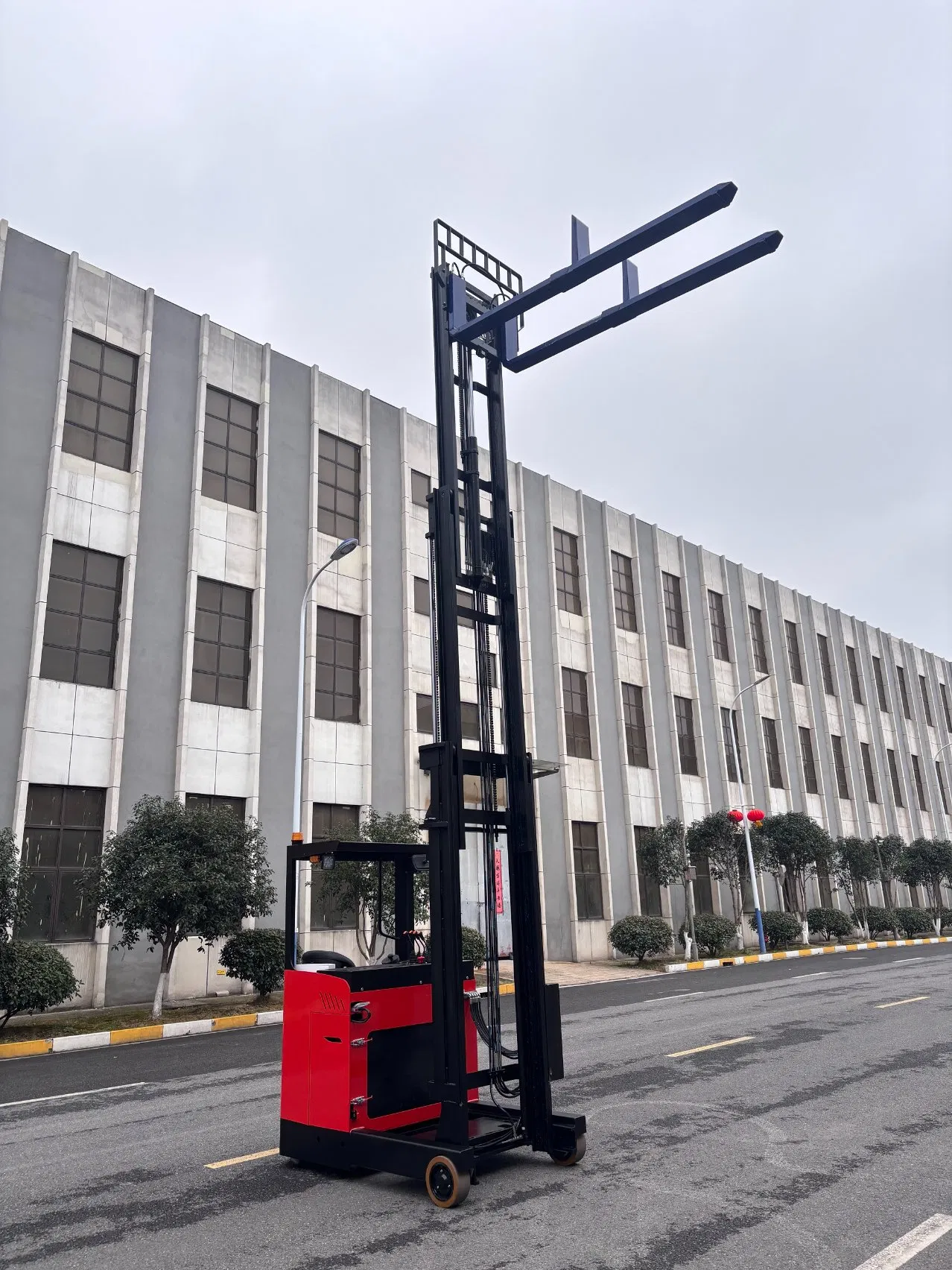 Telescopic Fork Reach Truck with Long Fork