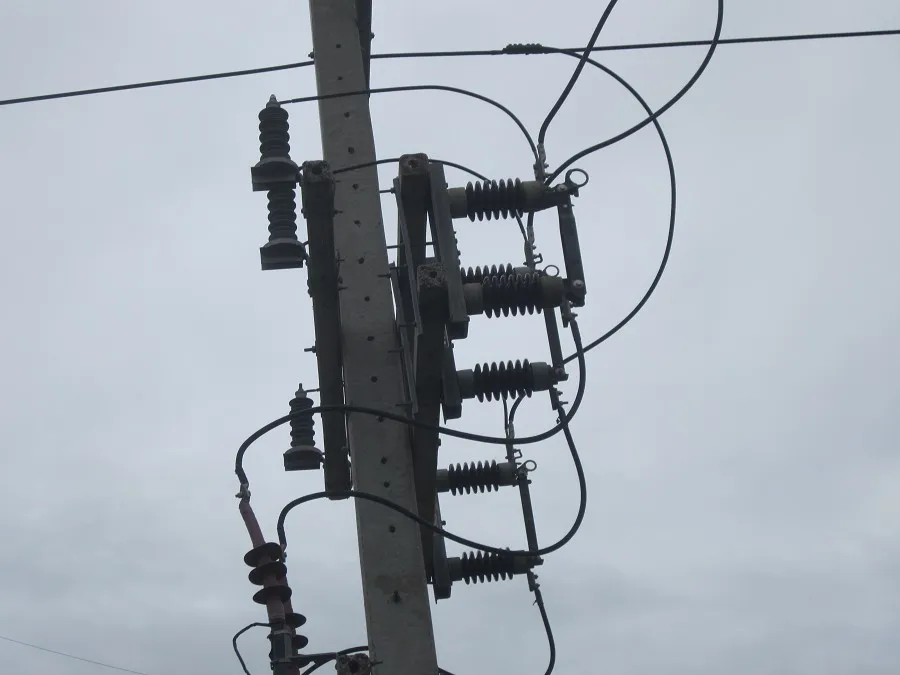 Interruptor de desconexión aislador de un polo 17.5kv 600A - Detalle