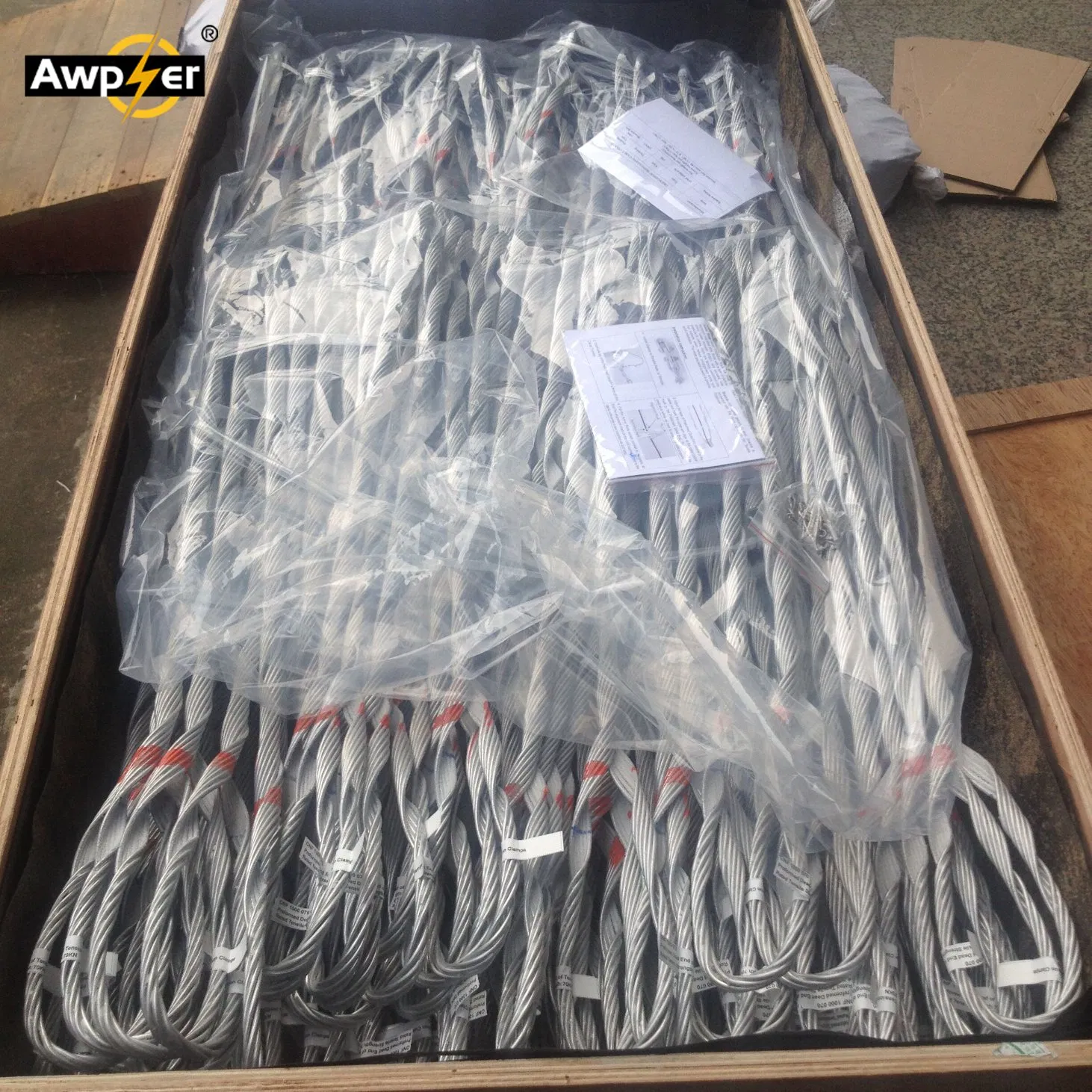 Conjunto de tensión helicoidal ADSS realizado con abrazadera de agarre y soporte de varillas armadas