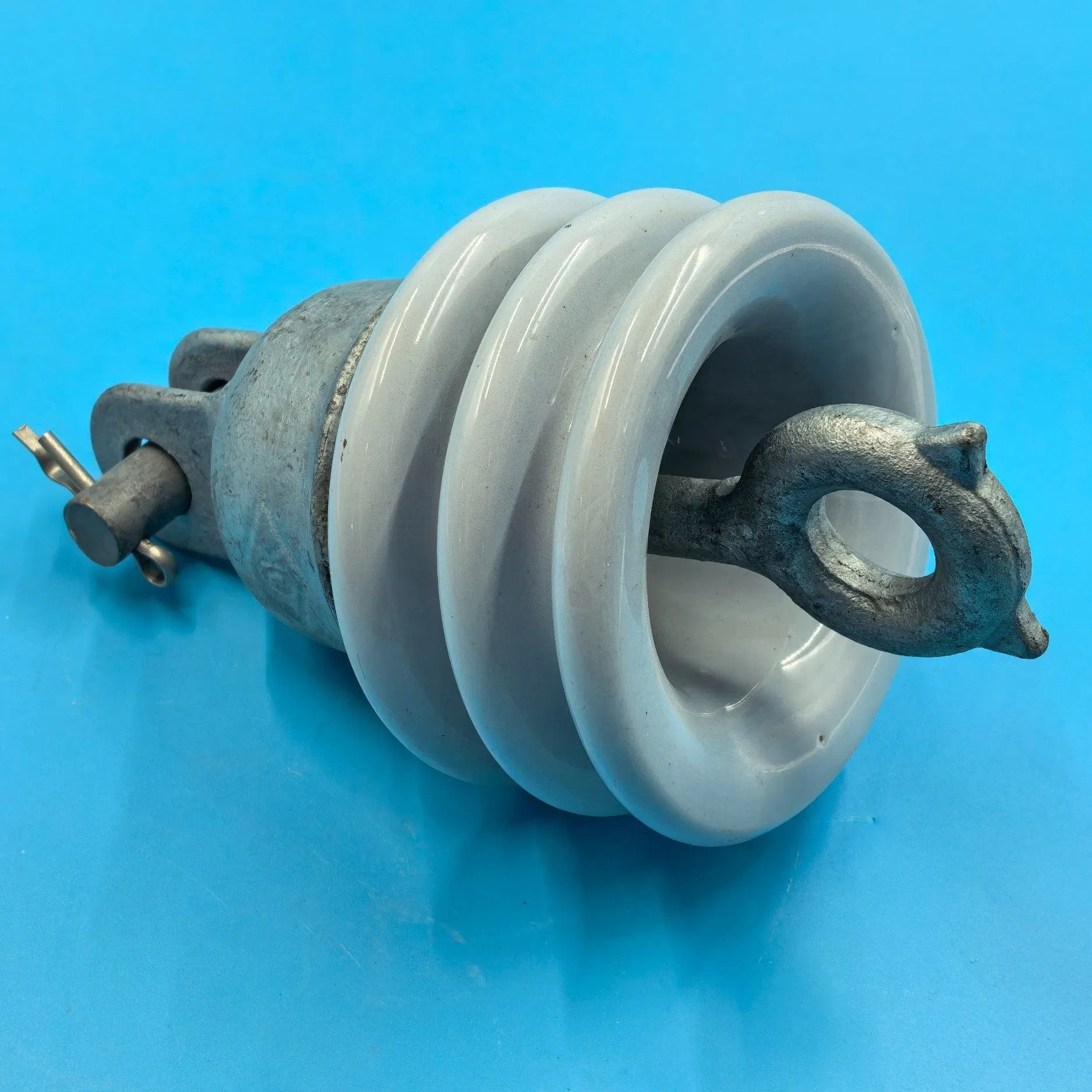 Aisladores de porcelana de tipo pin ANSI Xs-10/30 de alta calidad para líneas de transmisión de energía eléctrica
