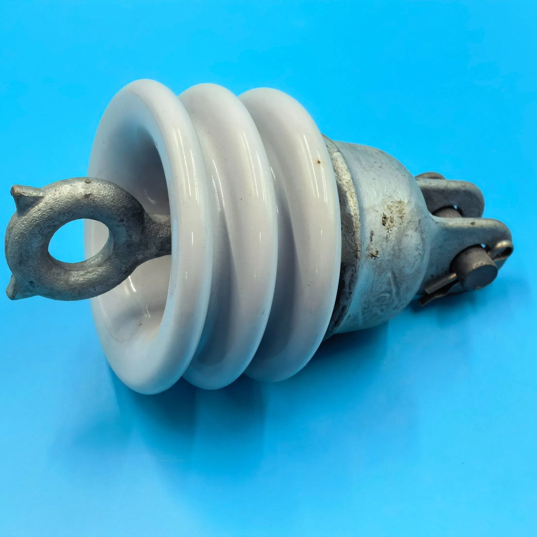 Aisladores de porcelana de tipo pin ANSI Xs-10/30 de alta calidad para líneas de transmisión de energía eléctrica