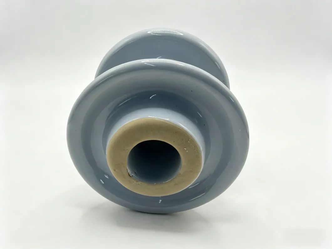 Aislador de porcelana mariposa ED-2 de fábrica, aislador de línea LV de alta resistencia mecánica para terminal de poste y esquina