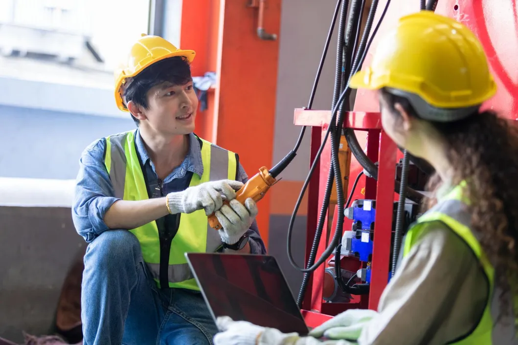 Interruptor de circuito de protección de motor Schneider Tesys Gv2me 1.6-2.5A 3p para bombas 690V IEC
