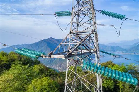 Aislador de vidrio templado con excelente rendimiento dieléctrico para líneas de alta tensión