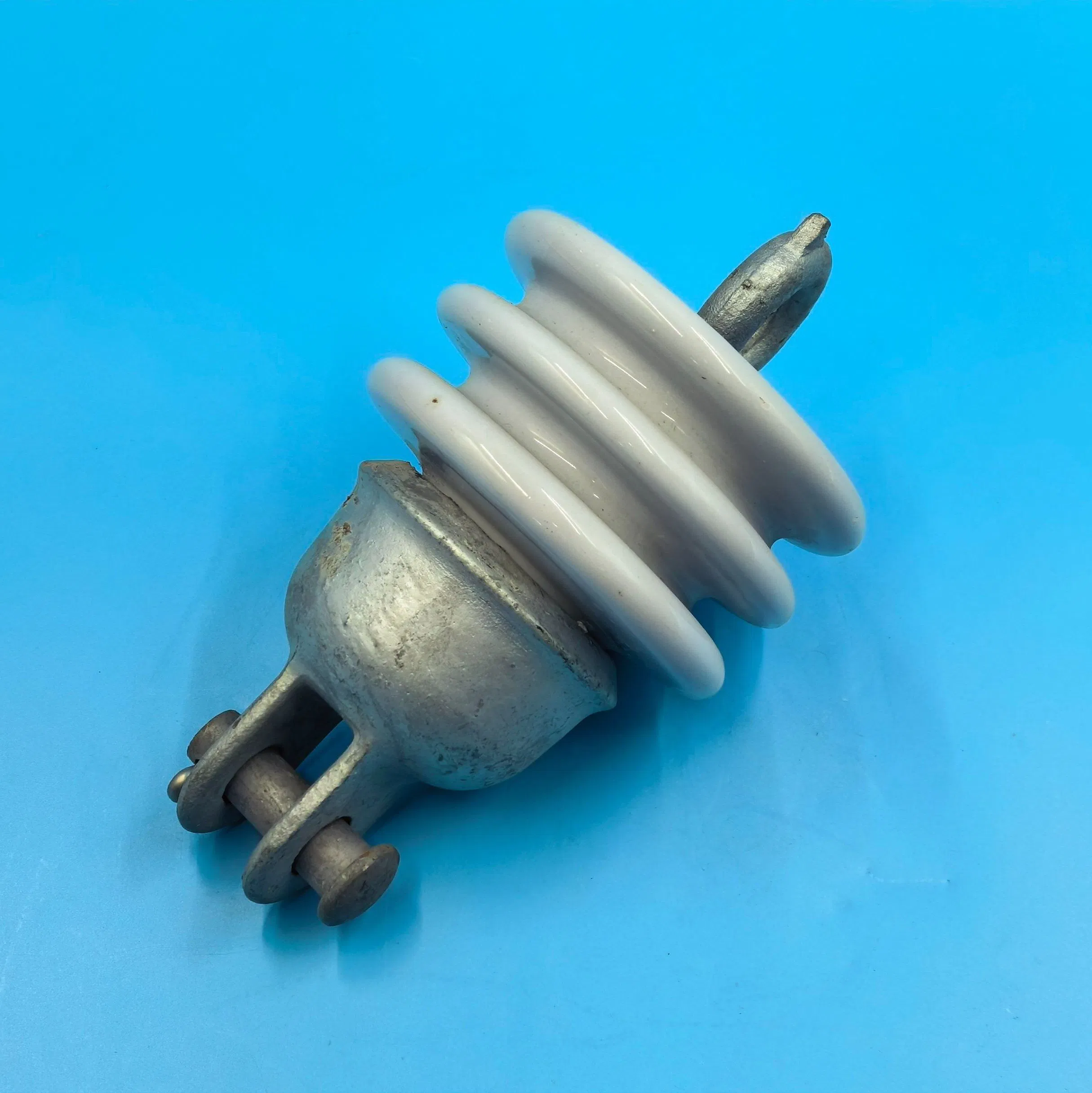 Aisladores de porcelana de tipo pin ANSI Xs-10/30 de alta calidad para líneas de transmisión de energía eléctrica