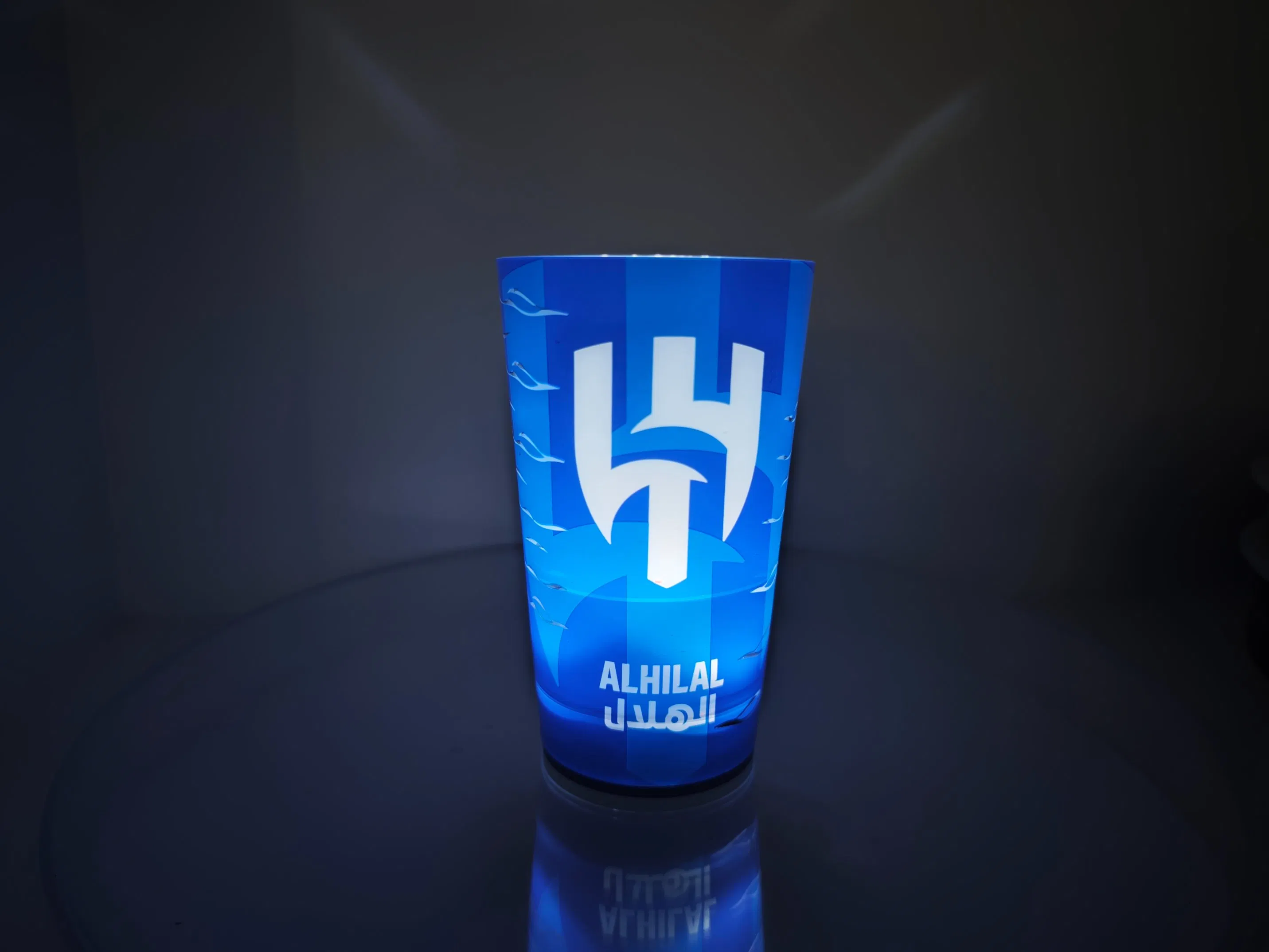 Vaso de vino iluminado con LED, vaso de plástico que brilla y parpadea, aislado
