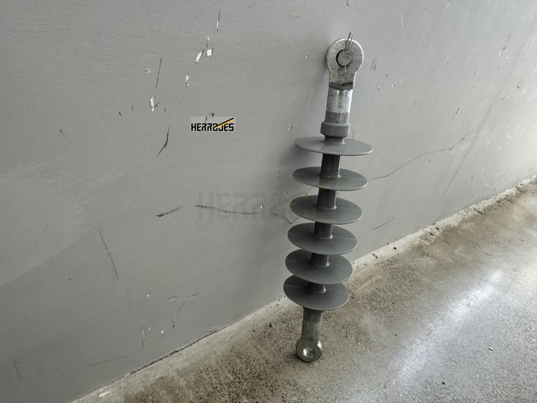 Aislador polimérico de alta calidad con resistencia a los rayos UV y a prueba de clima para mantenimiento libre