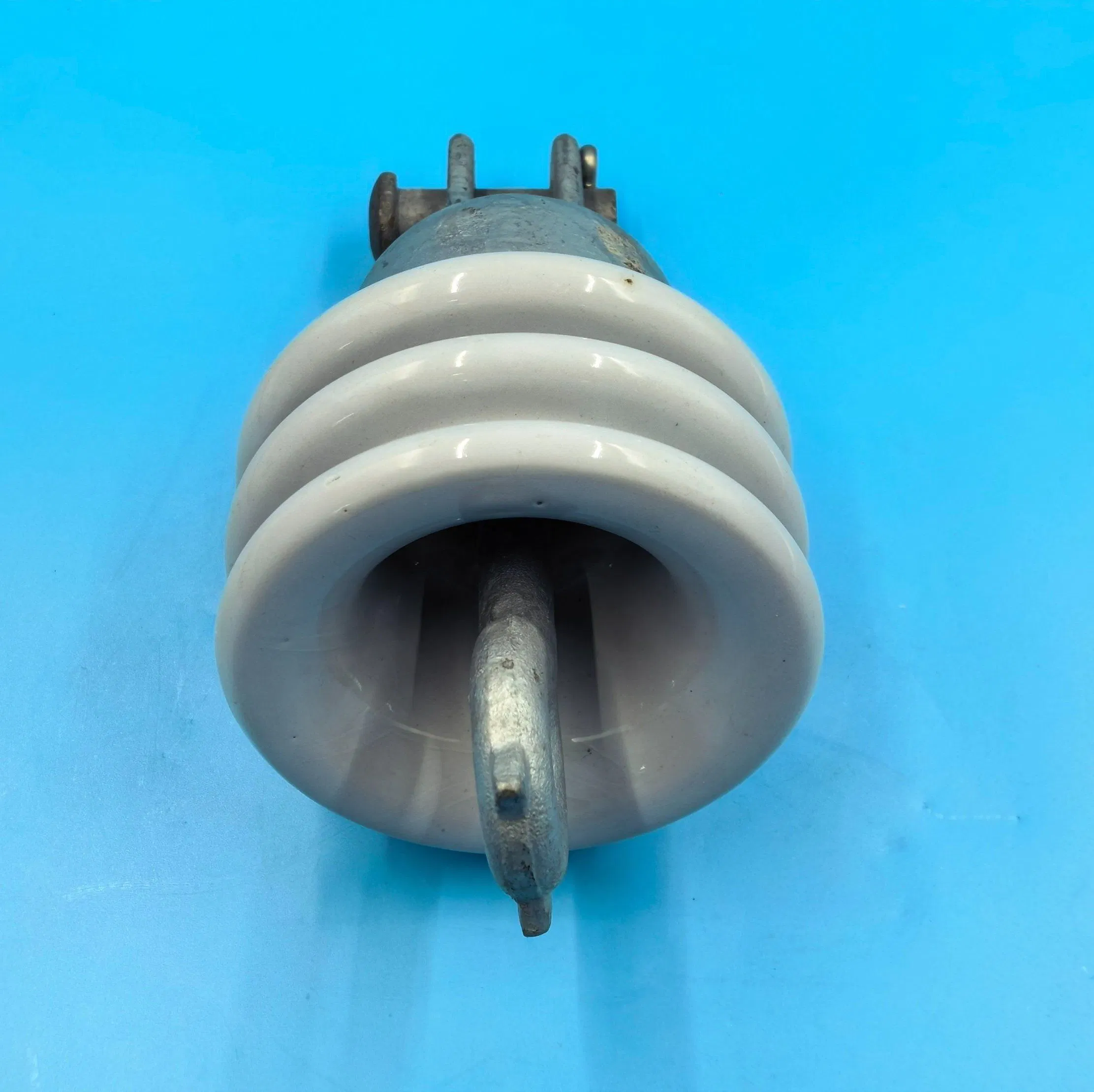 Aisladores de porcelana de tipo pin ANSI Xs-10/30 de alta calidad para líneas de transmisión de energía eléctrica