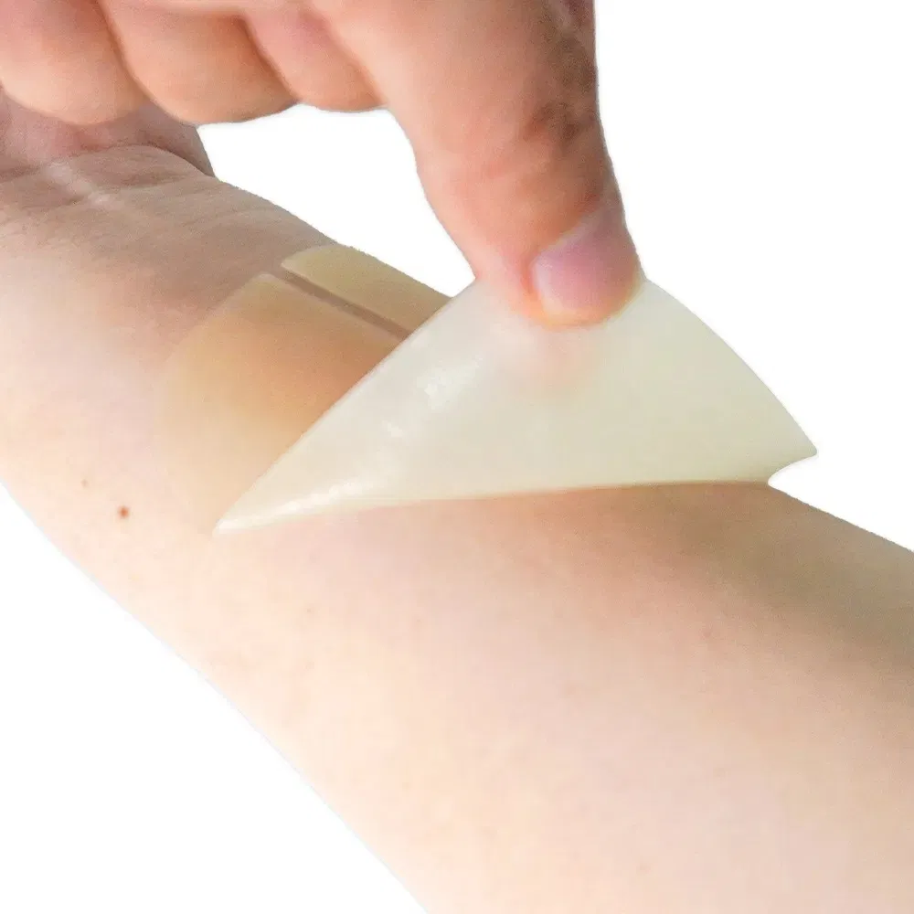 Extra Thin Waterproof Wound Dressing with Adhesive for Light Exudate Wound 6*7cm