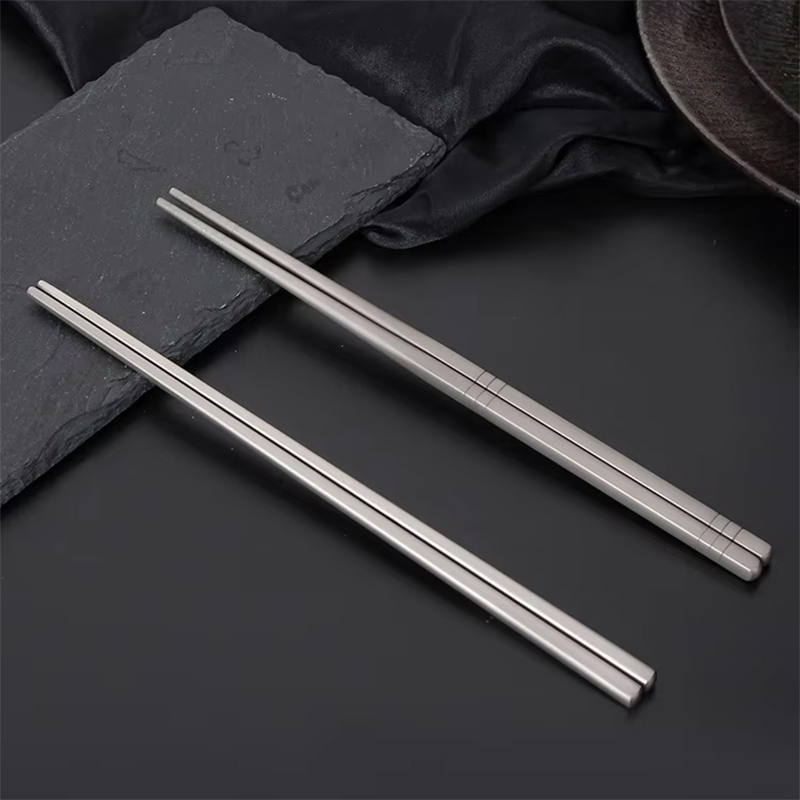 New Pure Titanium Chopsticks Household Wholesale Outdoor Tableware Light Luxury Retro Titanium Alloy Anti-Slip Heat-Resistant