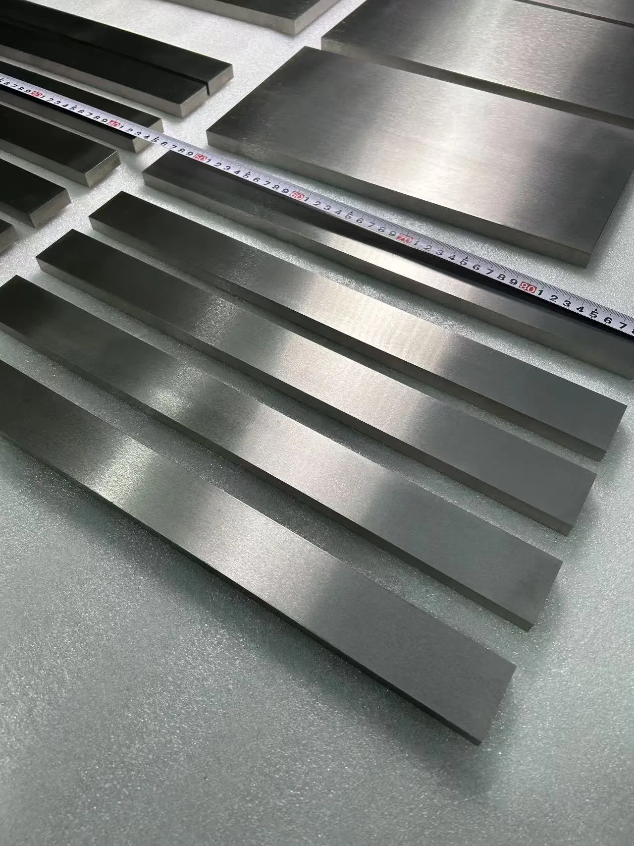 Premium Pure Zirconium Batten Uns R60704 for Aerospace and Medical Use