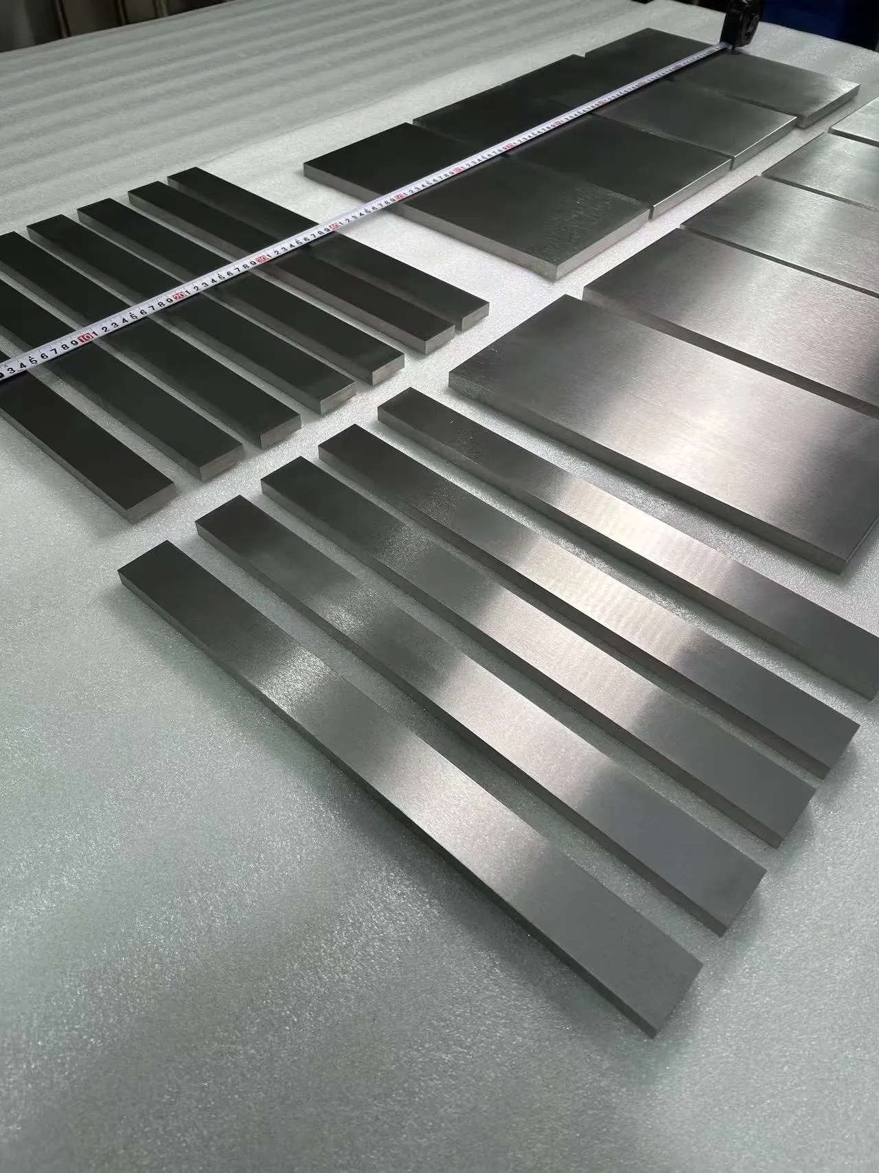 Premium Pure Zirconium Batten Uns R60704 for Aerospace and Medical Use