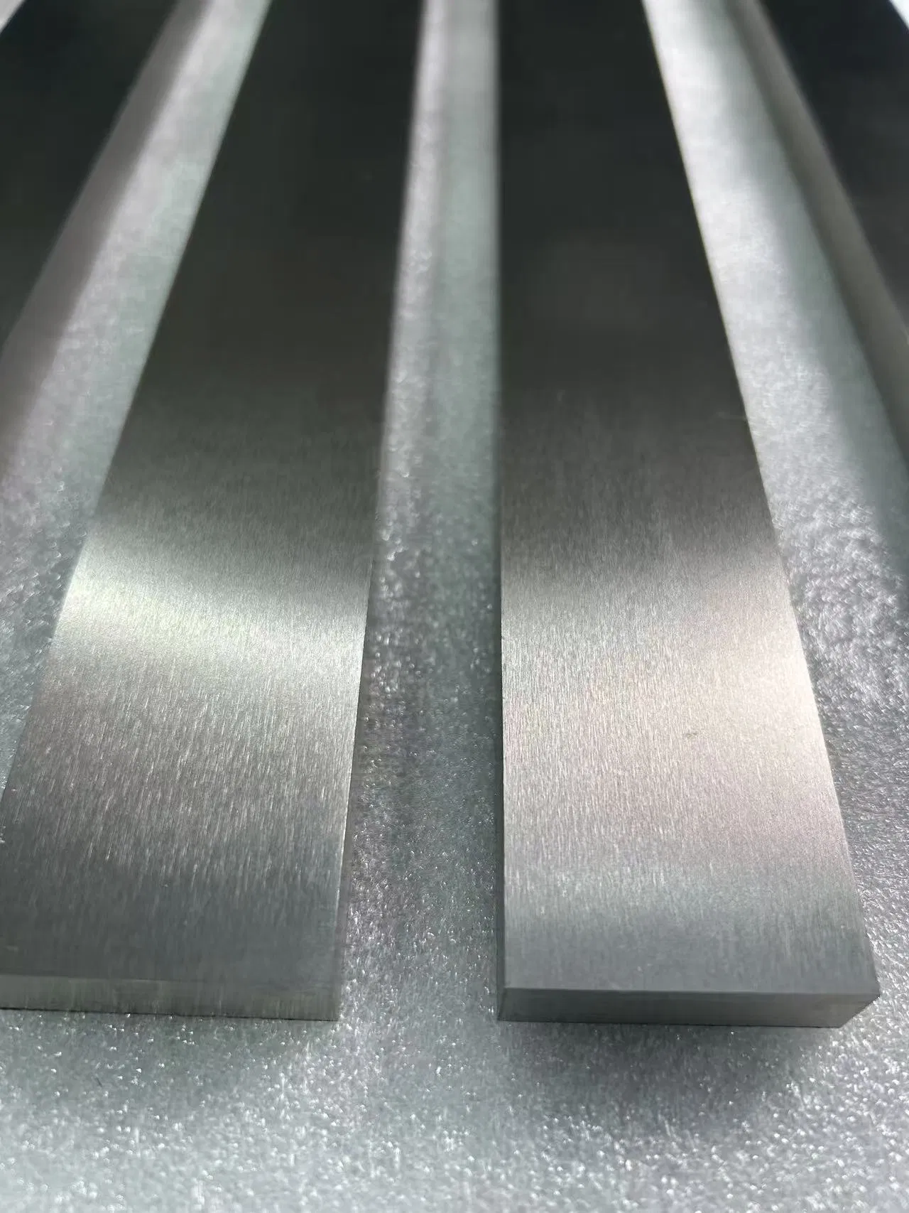 Premium Pure Zirconium Batten Uns R60704 for Aerospace and Medical Use