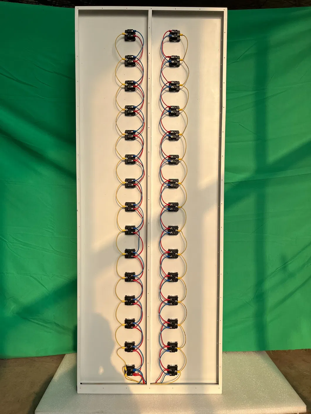 Mobile phone charging vending machine